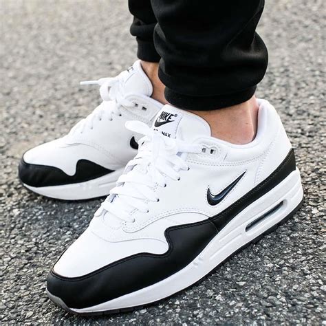 zwart witte nike air max